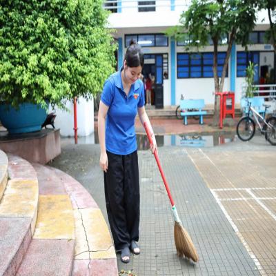 Đoàn Trường Đại học Quản lý và Công nghệ Hải Phòng tổ chức ra quân Ngày chủ nhật xanh dọn vệ sinh khuôn viên trường